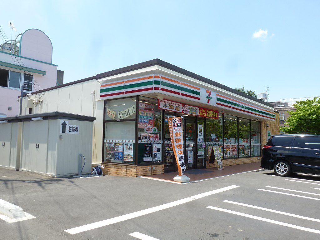 Convenience store. 370m to Seven-Eleven (convenience store)