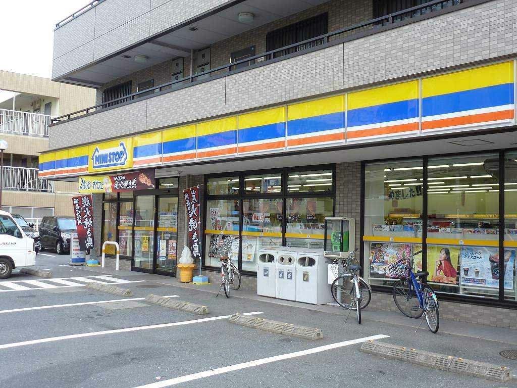 Convenience store. MINISTOP up (convenience store) 90m