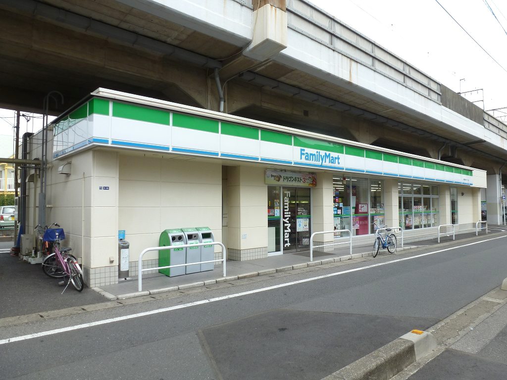 Convenience store. 210m to Family Mart (convenience store)