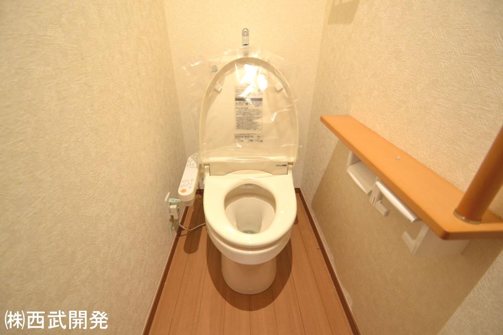 Toilet. Indoor (12 May 2013) Shooting