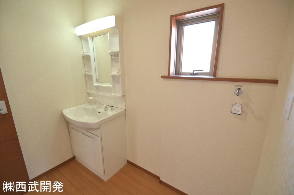 Wash basin, toilet. Indoor (12 May 2013) Shooting