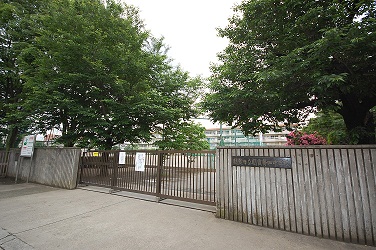 Junior high school. Asaka Municipal fourth junior high school (junior high school) up to 1600m