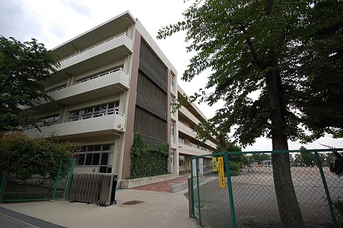 Primary school. 1500m to Asaka Municipal eighth elementary school (elementary school)