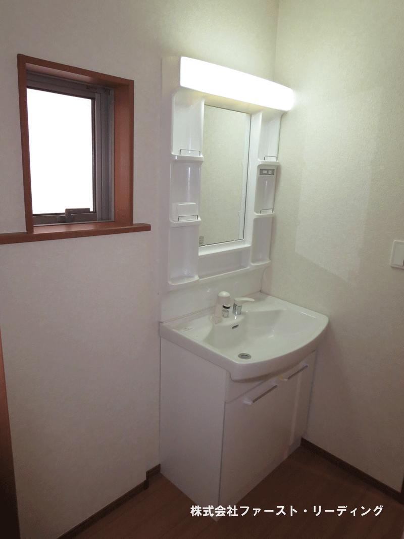Wash basin, toilet.  [12 Building] Shower dresser (November 2013) Shooting