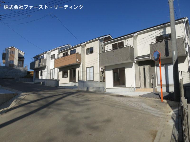 Local appearance photo.  [Asaka Sensui first house Field guidance tour] Guests tour the interior of the finished building. It is possible the day guidance!  [Contact] Co., Ltd. Fast ・ Reading 0800-808-9656 (in charge: Sato) 2013 December 6 shooting