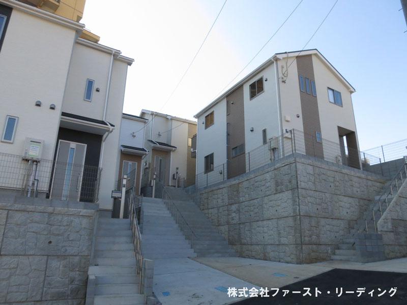Local photos, including front road.  [2 station 4 routes accessible of convenience] Is "Asakadai" "Kitaasaka" 5 minutes stop walk 3 minutes or a 20-minute walk from the station bus! 11 Building ~ 14 Building appearance (December 6, 2013) Shooting