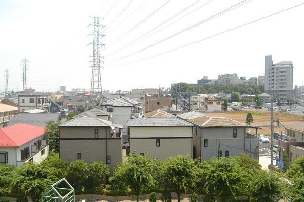 View photos from the dwelling unit. Shooting from a balcony