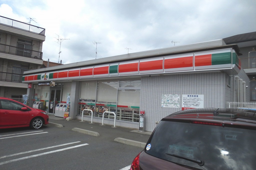 Convenience store. 300m until Thanksgiving Asaka Oka chome store (convenience store)