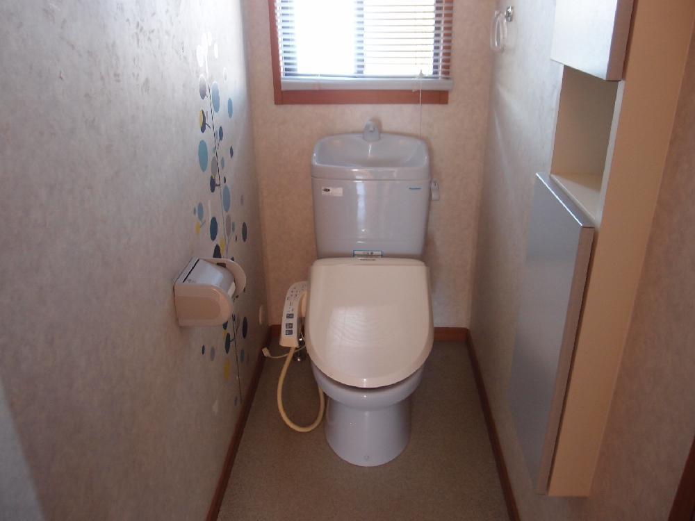 Toilet. The third floor toilet