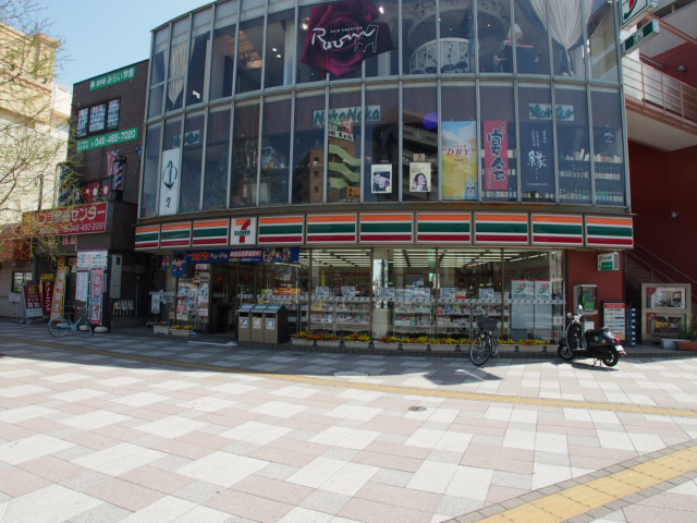 Convenience store. Seven-Eleven Asaka Station south exit shop until the (convenience store) 561m