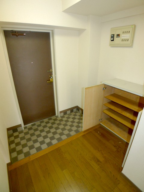 Other common areas. Entrance of spread