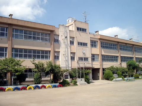 Primary school. 650m to Asaka Municipal third elementary school (elementary school)