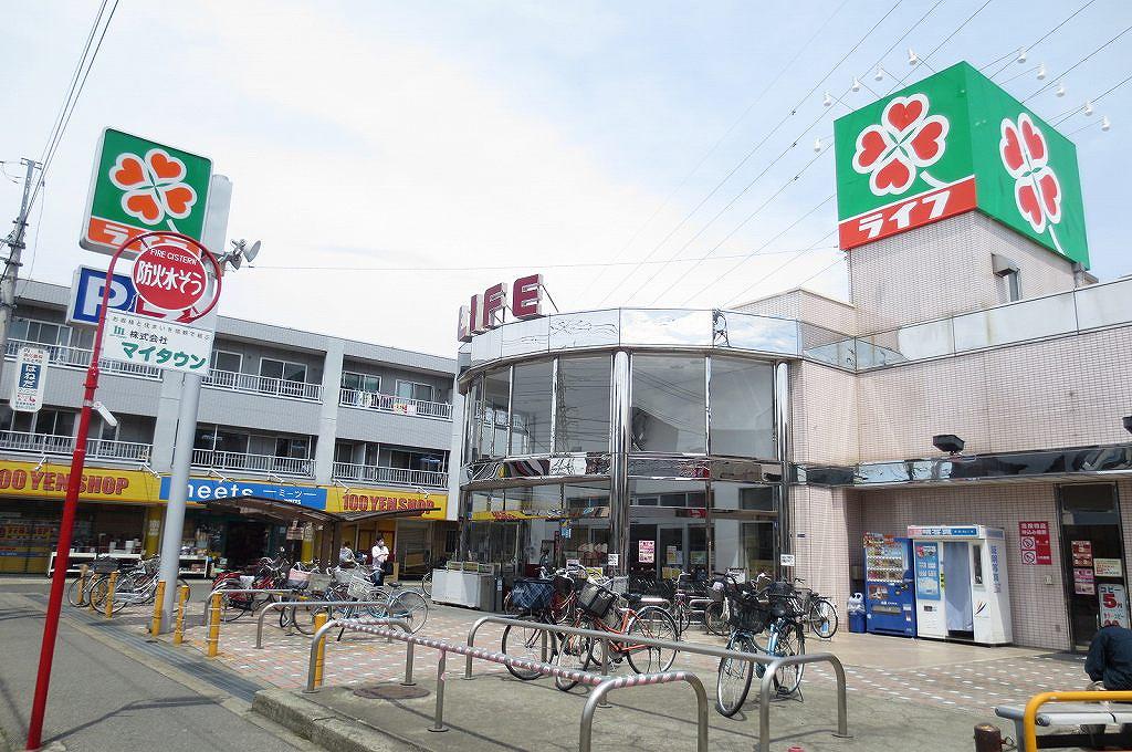Supermarket. 170m up to life Asaka store (Super)