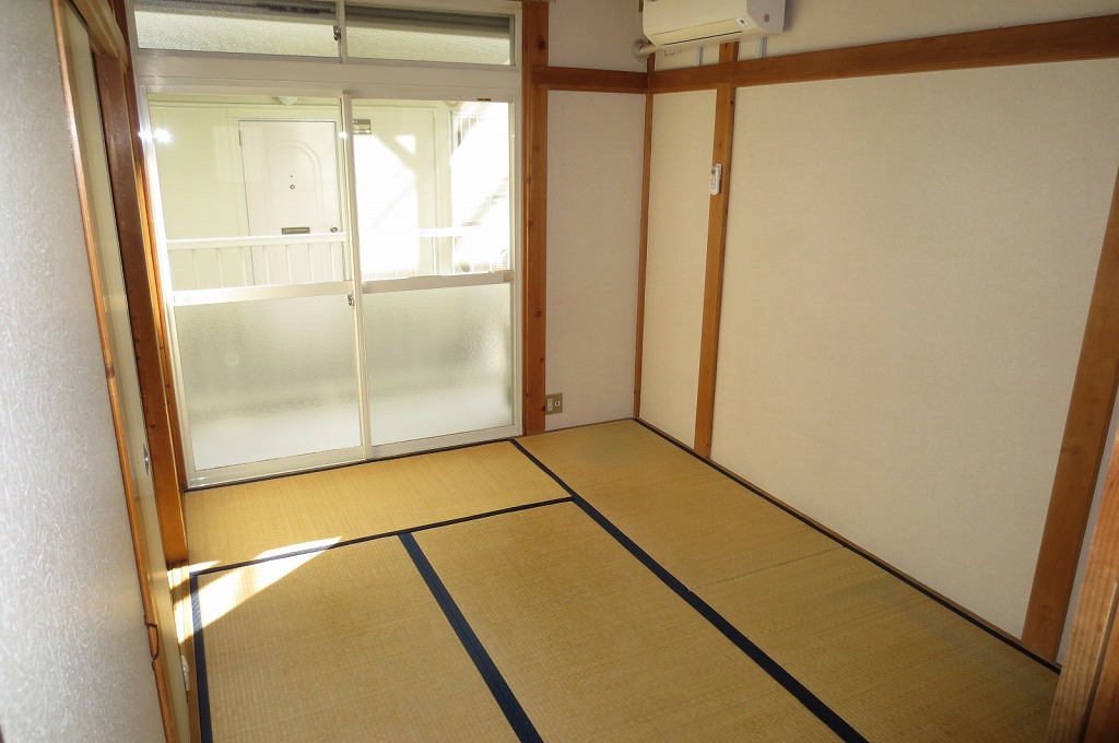 Other room space. 6 tatami