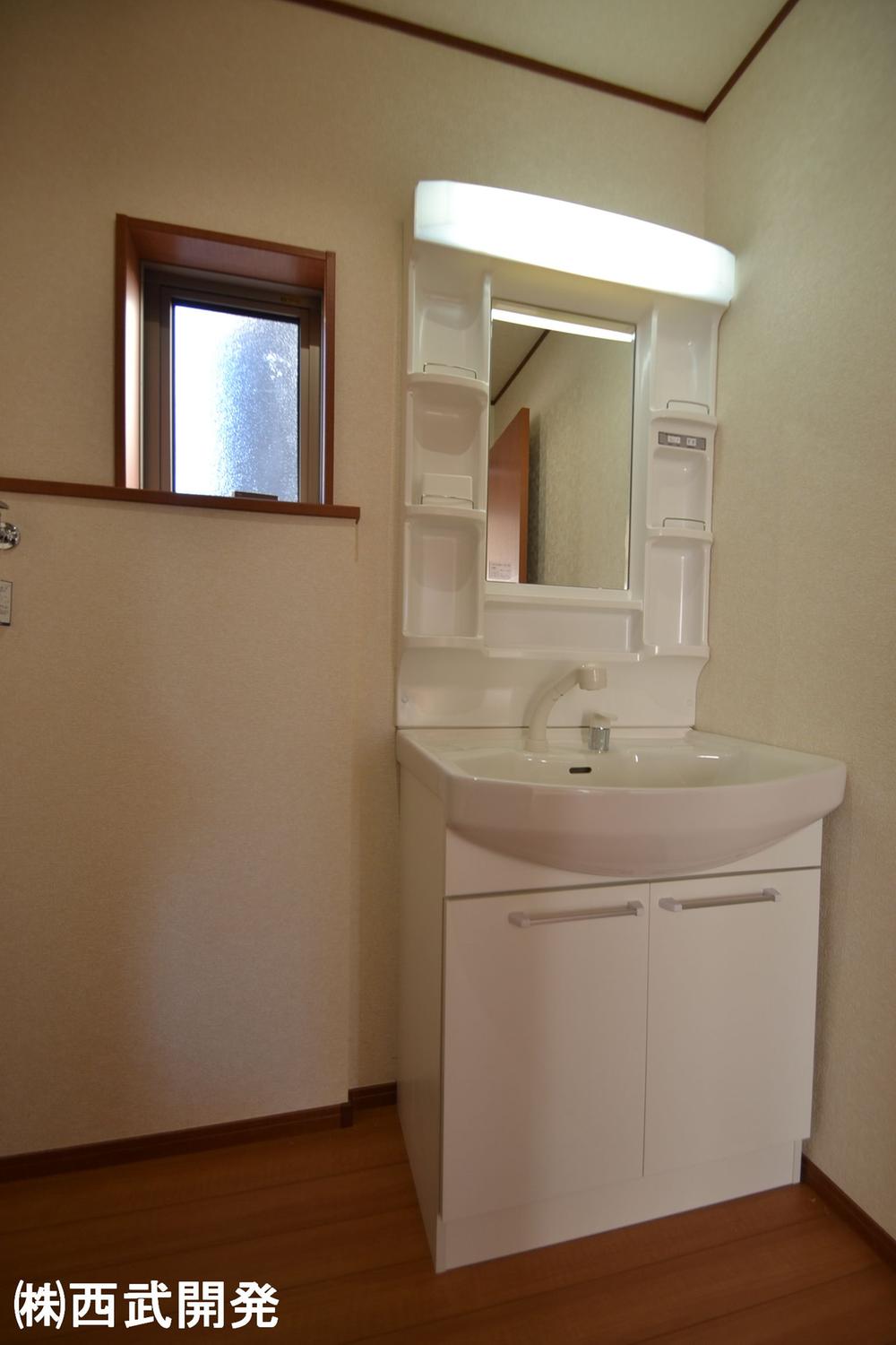 Wash basin, toilet. Indoor (12 May 2013) Shooting