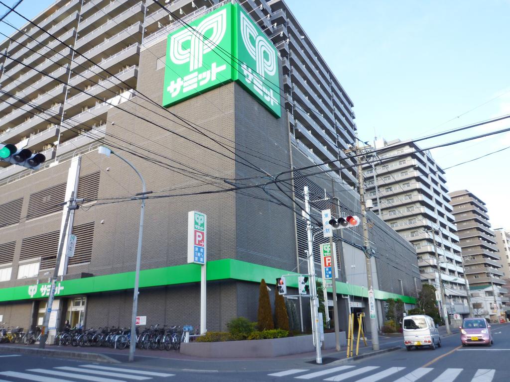 Supermarket. 1484m to Summit store Asakadai store (Super)