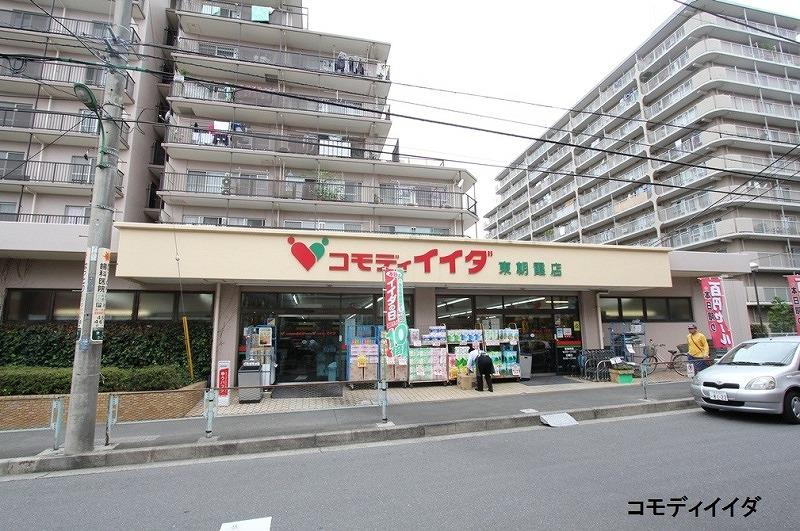 Supermarket. Commodities Iida 430m to east Asaka shop