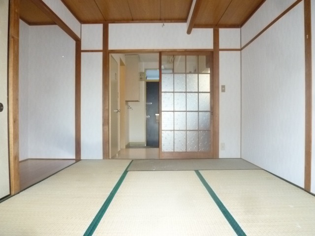 Living and room. Japanese-style room 6 tatami