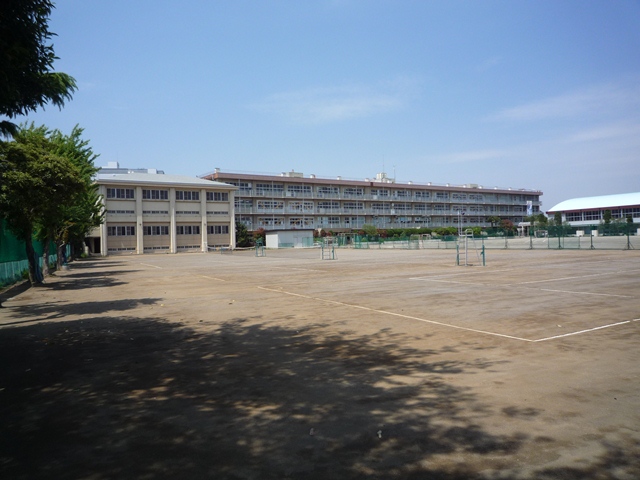 Junior high school. Asaka Municipal Asaka third junior high school (junior high school) up to 1223m