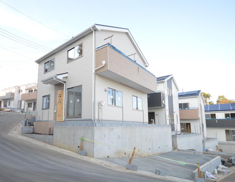 Local photos, including front road. Local Photos