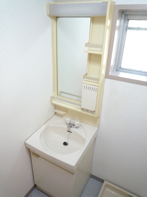 Washroom. If there is a ventilation window in the dressing room, Convenient ☆ 