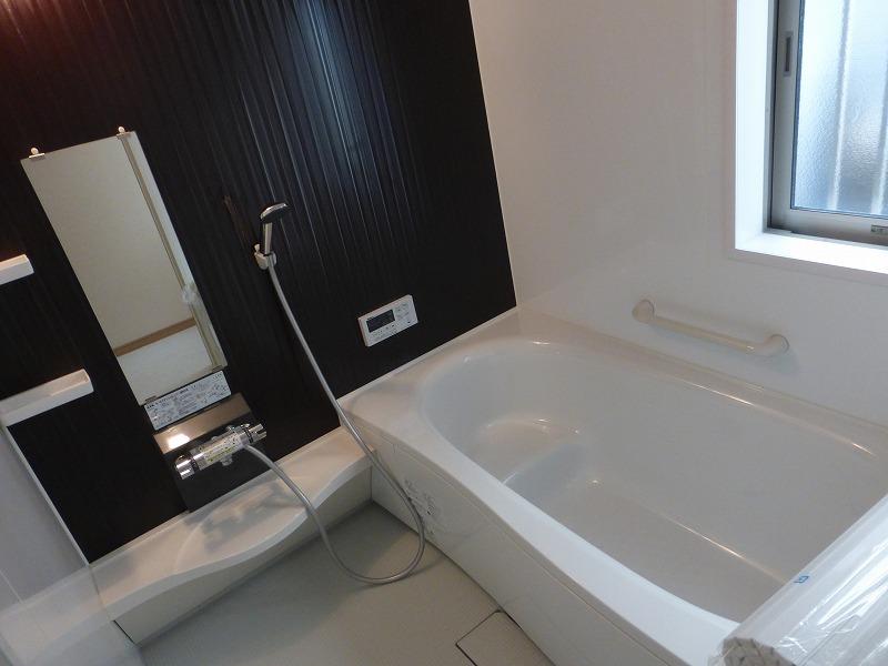 Bathroom. Sales Local: 1 Building Bathroom