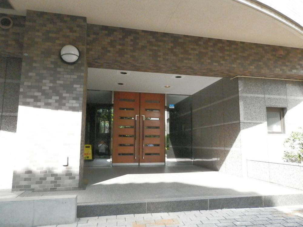 Entrance. Common areas