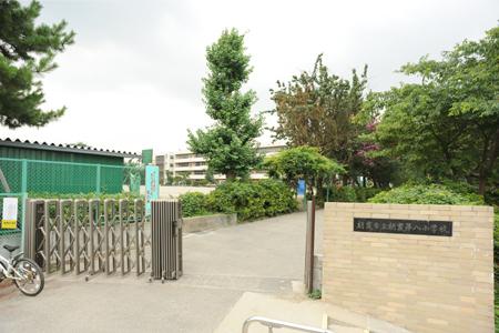 Primary school. Asaka 160m until the eighth elementary school