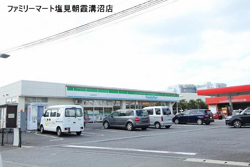 Convenience store. 580m to FamilyMart