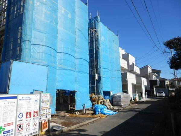 Local photos, including front road. Local (12 May 2013) Shooting