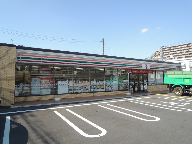 Convenience store. Seven-Eleven (convenience store) to 200m