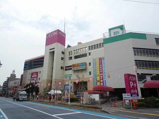Shopping centre. 500m to ion (shopping center)