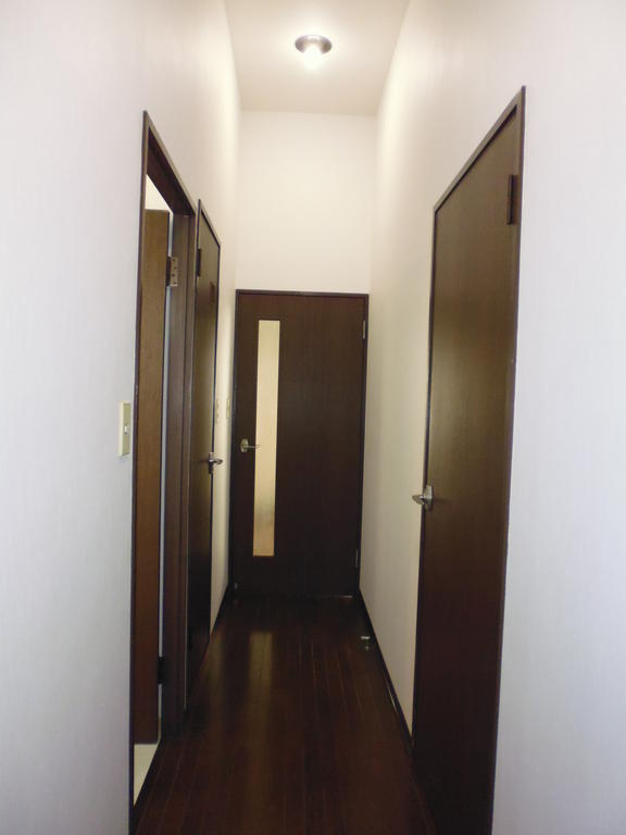 Entrance. Corridor that follows from the front door