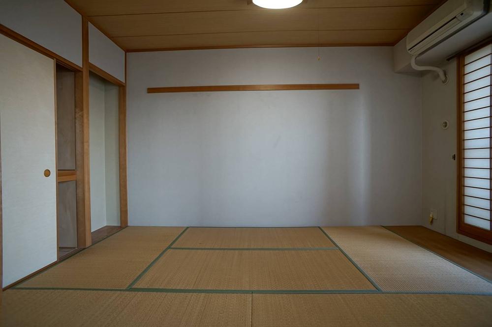 Non-living room. Indoor (12 May 2013) Shooting