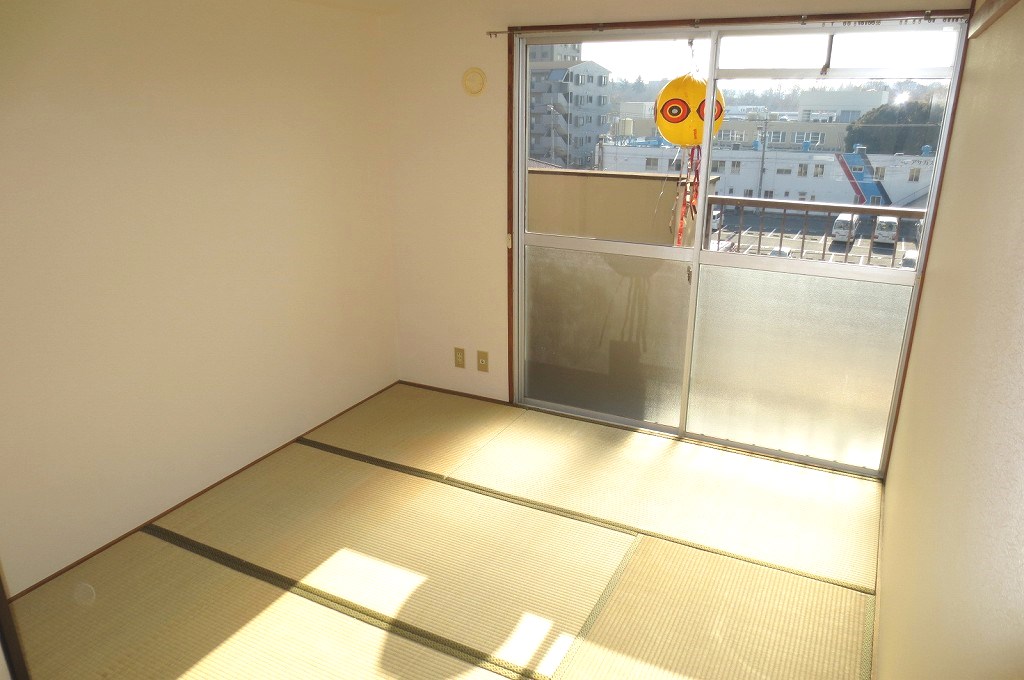 Other room space. Japanese-style room 4.5 Pledge