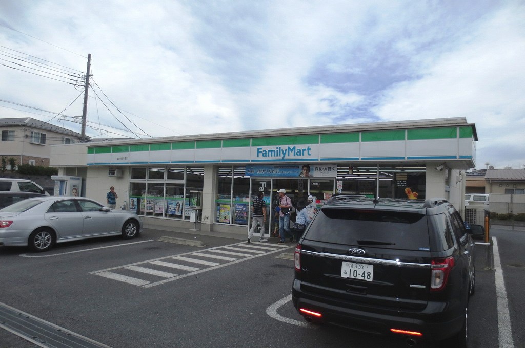 Convenience store. 550m to Family Mart (convenience store)