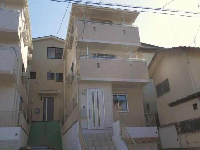 Local appearance photo. Local (11 May 2013) Shooting