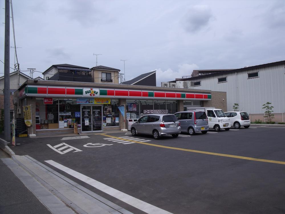 Convenience store. thanks 231m to Asaka Honcho 1-chome