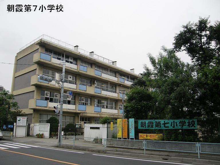 Primary school. Asaka 690m until the seventh elementary school