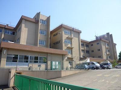 Primary school. 656m to Wako City Kitahara elementary school