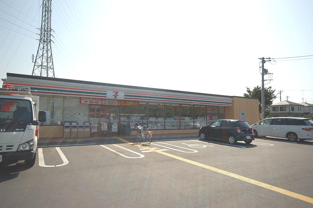 Convenience store. 130m to Seven-Eleven