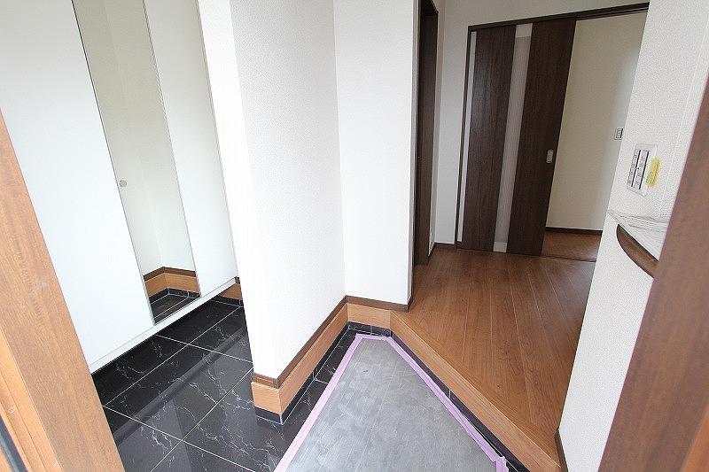 Same specifications photos (Other introspection). Same specifications Photos Entrance