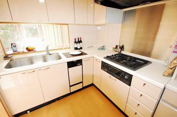 Kitchen.  ☆ L-type system kitchen that housework can be smoothly ☆