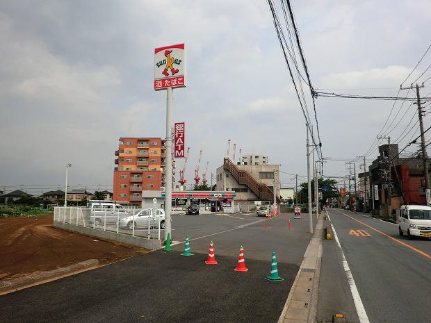 Convenience store. 550m until Thanksgiving (convenience store)