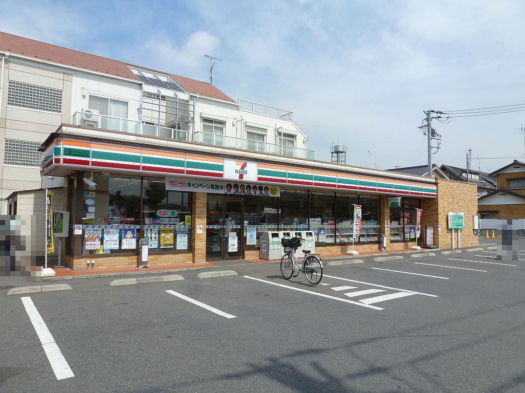 Convenience store. 370m to Seven-Eleven (convenience store)