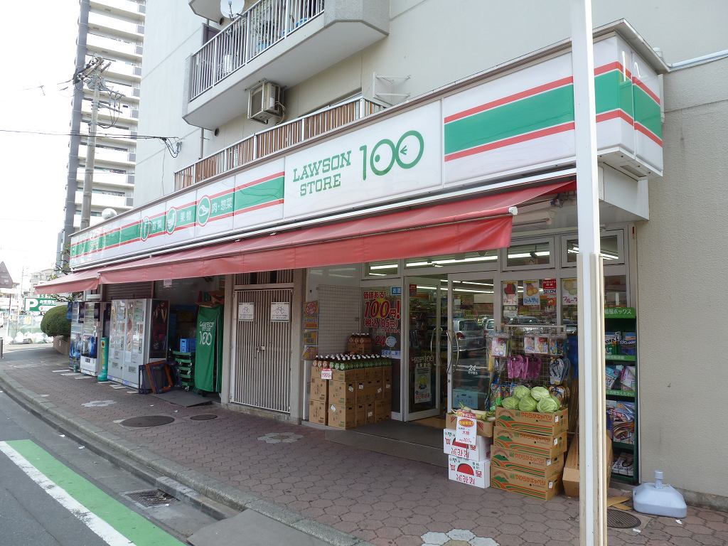 Convenience store. Lawson 100 up (convenience store) 470m