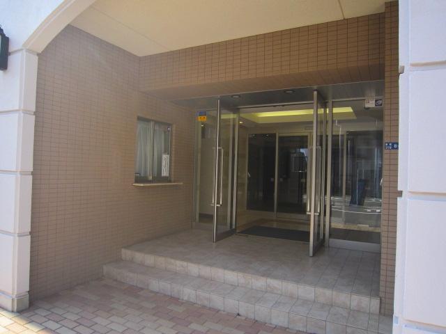 Entrance. Common areas