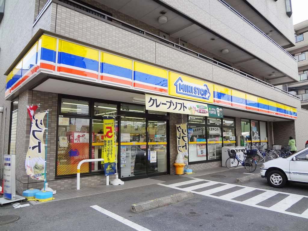 Convenience store. MINISTOP up (convenience store) 290m