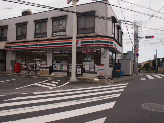 Convenience store. Seven-Eleven Asaka Hizaori the town store (convenience store) to 981m