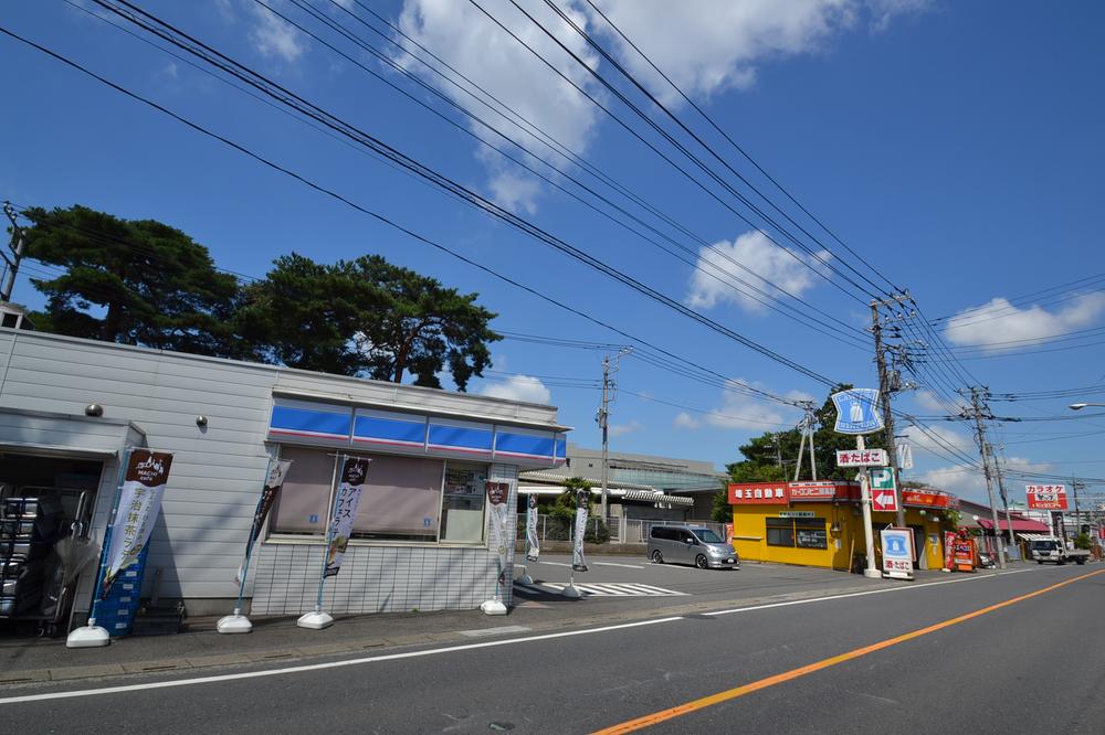 Convenience store. 650m to Lawson